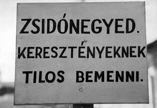 A gettó határát jelző tábla, 1944