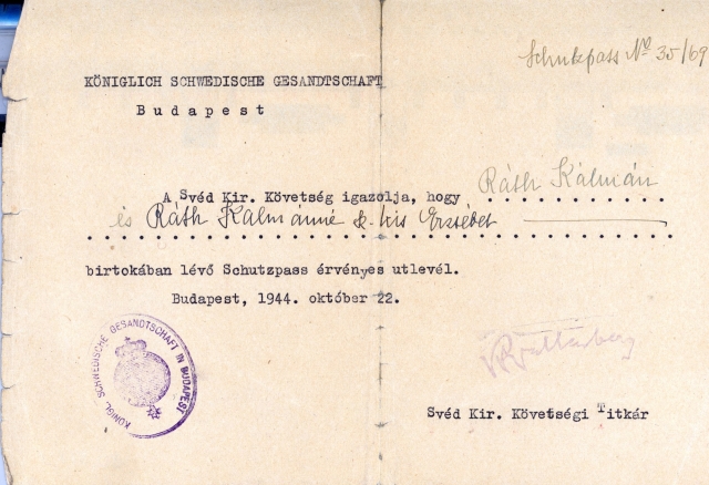 A Svéd Királyi Követség igazolása, hogy a Schutzpass érvényes útlevél, Wallenberg sokszorosított aláírásával