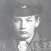 Wallenberg első útlevélképe 11 éves korából, 1923